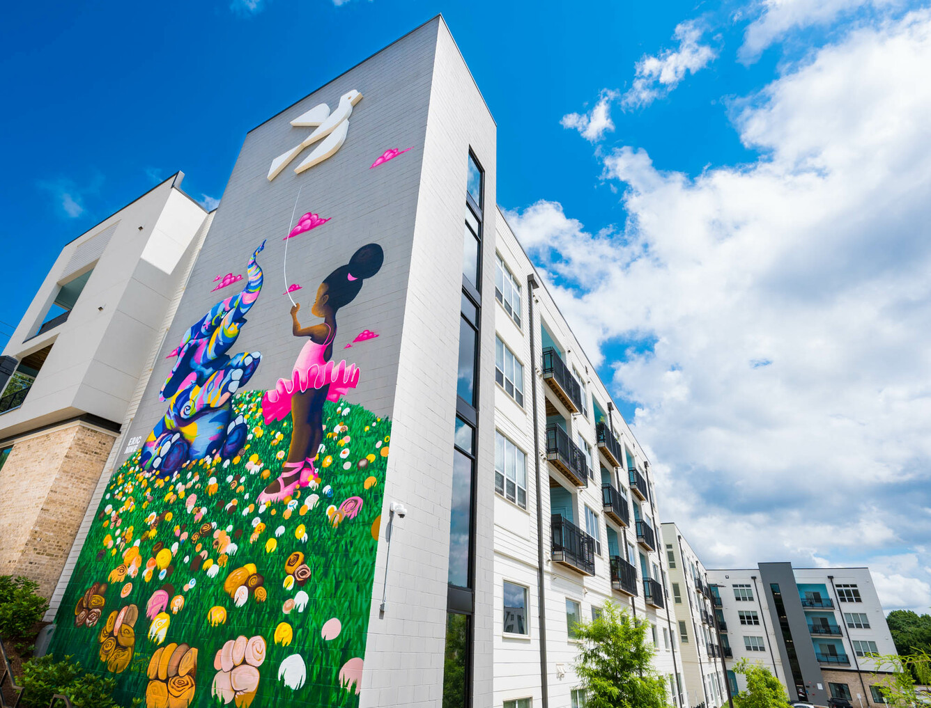 atlanta georgia apartments the skylark exterior mural
