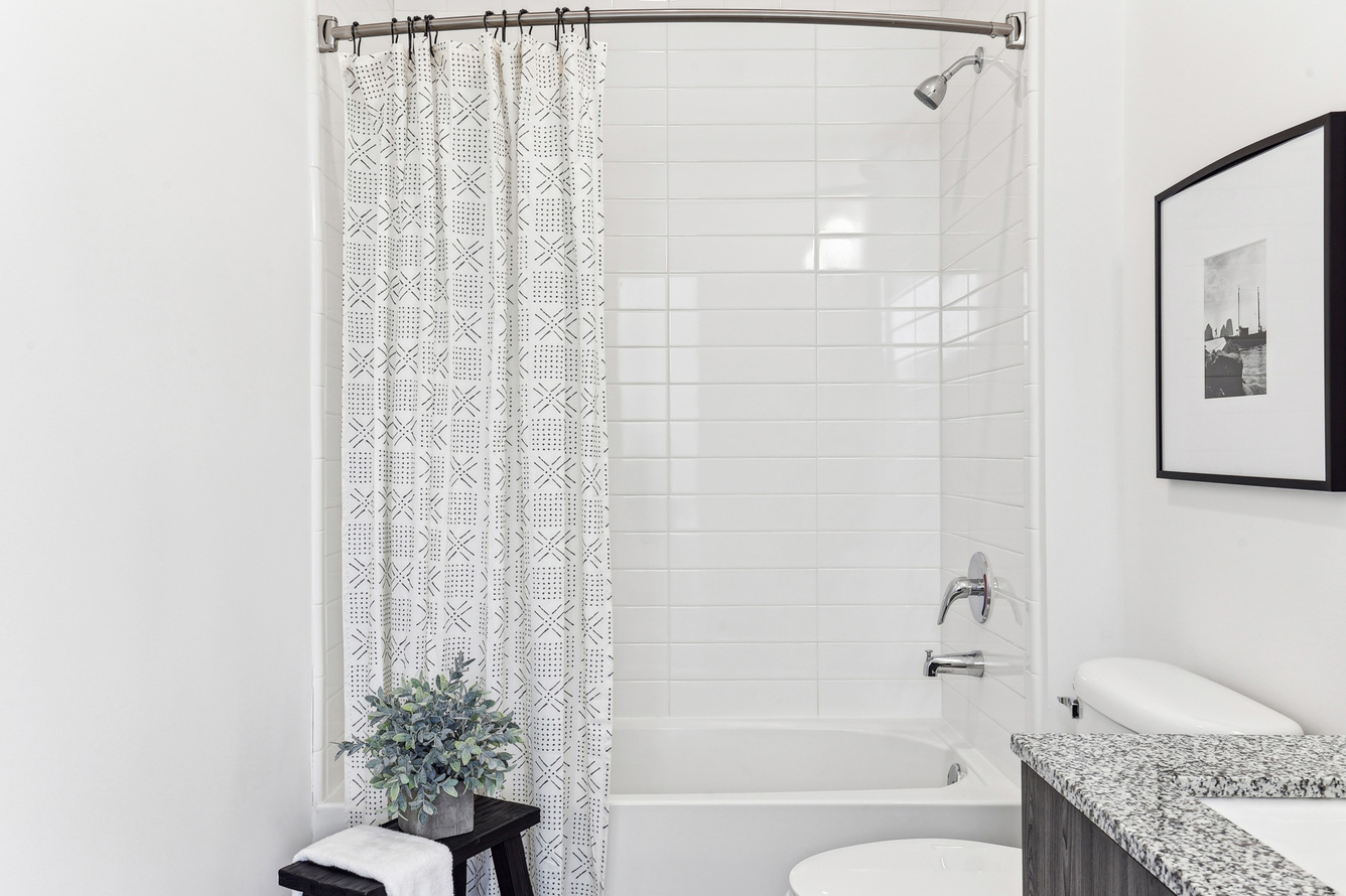 the skylark luxury apartments in atlanta bathroom example