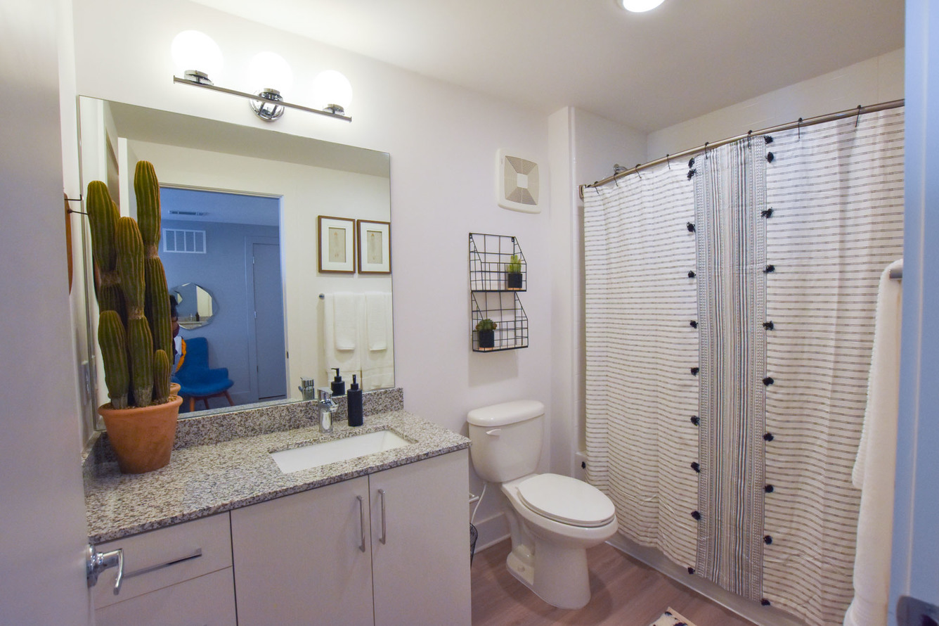 the skylark apartments atlanta ga bathroom photo